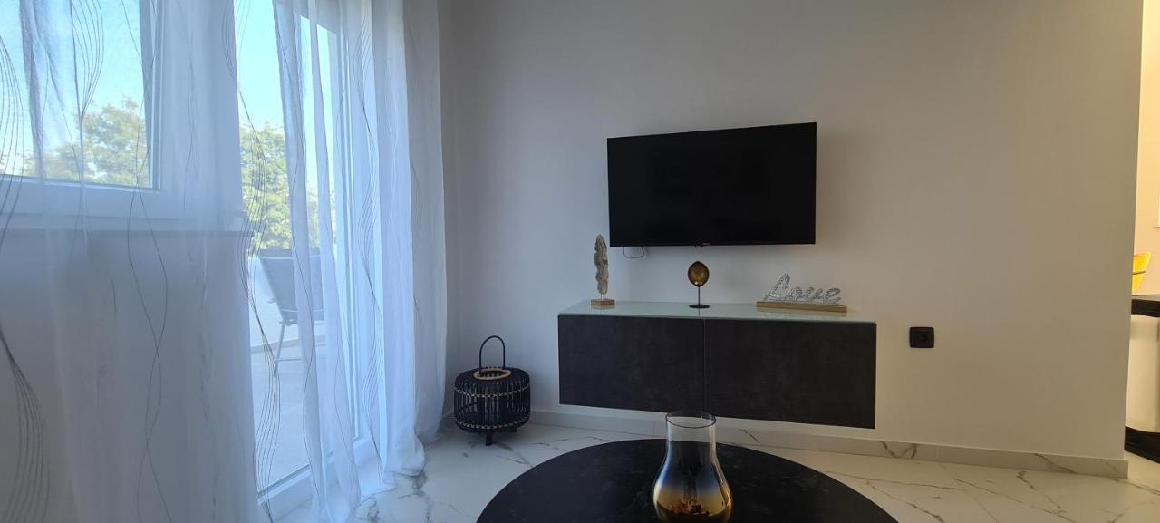 Apartment Rajna *